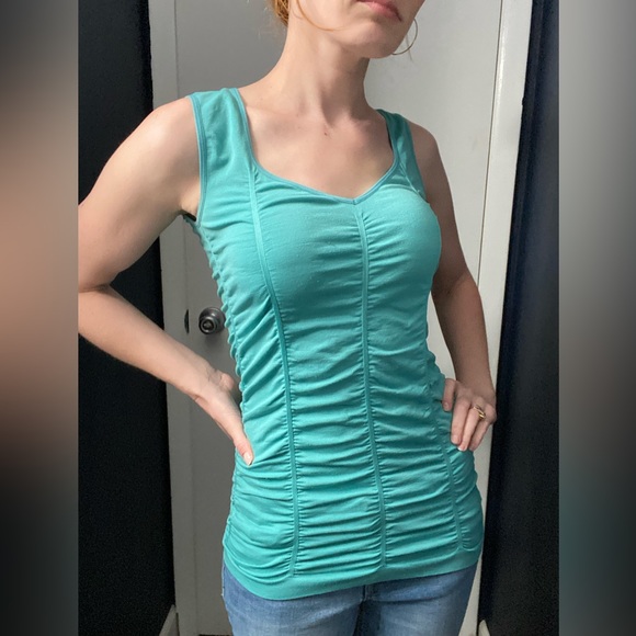 Flattering Ruched Top Tank - Picture 2 of 4